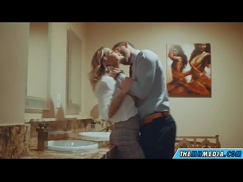 ❤️ Ina whakawaia koe e te kakaho tetona i roto i te wharepaku whanui ☑ Fucking i porn mi.prendiporno.ru ❌